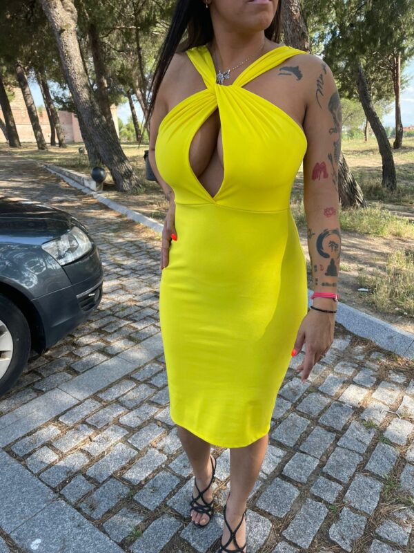 vestido amarillo abierto midi